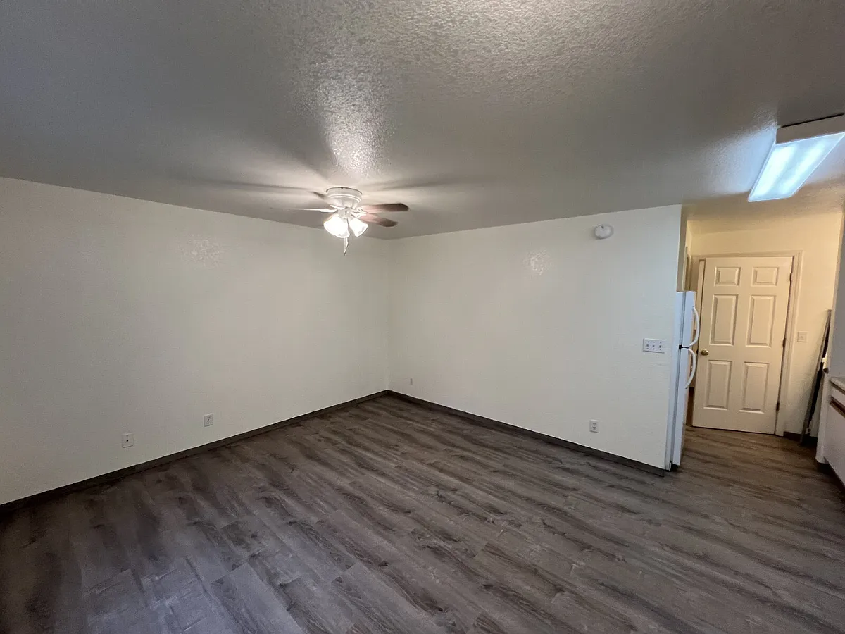 Building Photo - 700 NE Johnson St #16