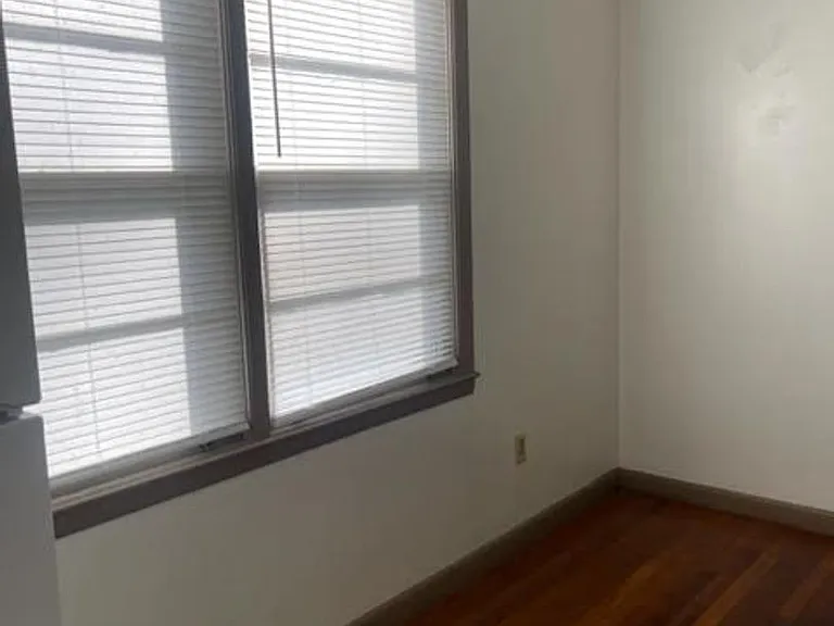 334 Williams St — Photo 5