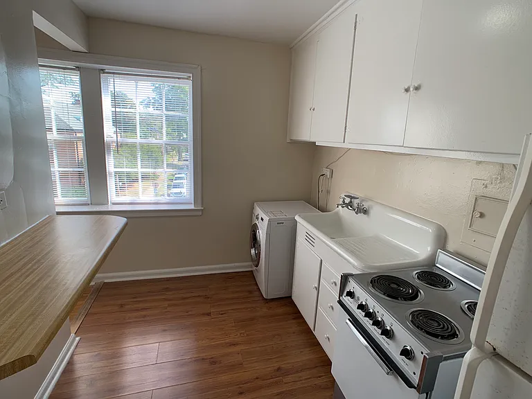 2856 Thornhill Rd — Photo 7