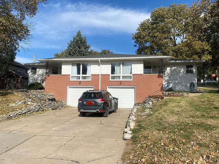 4904 Bancroft St — Photo 2