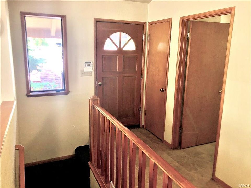 1st image of 805 E Victoria Ct