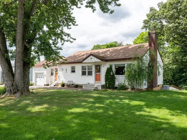 18 Cleghorn Ln, Tewksbury, MA 01876
