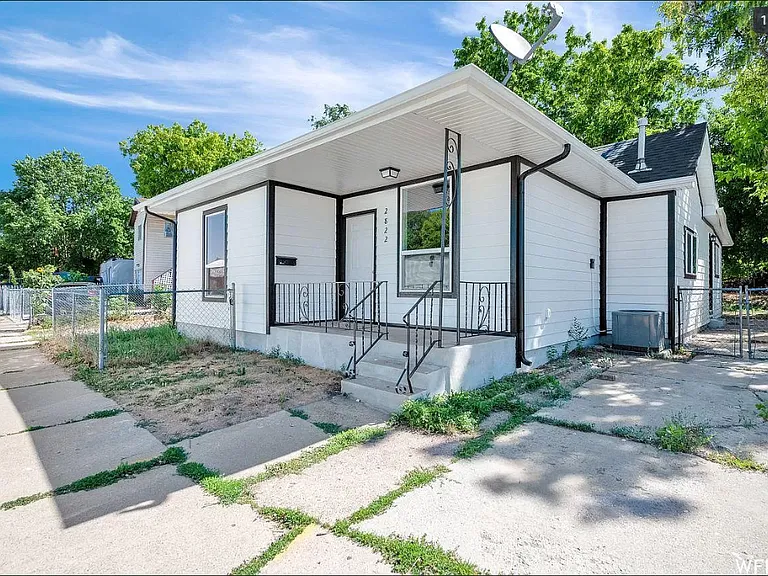 2820 Porter Ave — Photo 1