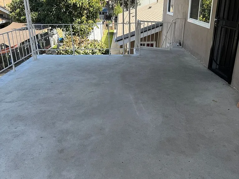 405 S Kroeger St — Photo 6