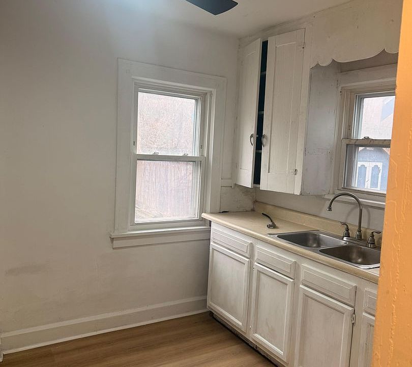1st image of 891 E 131st St
