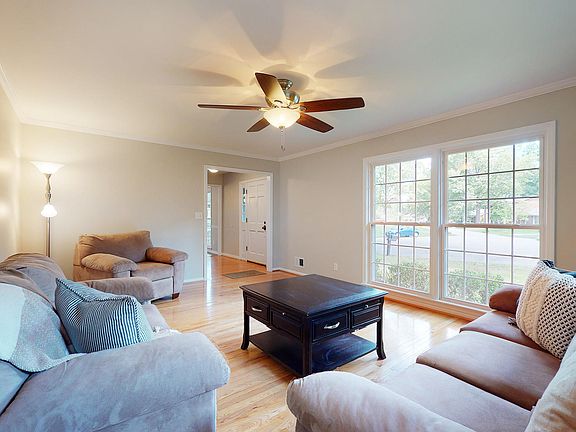 5th image of 414 Lochinvar Pl