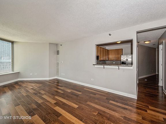 3rd image of 400 N La Salle Dr APT 2204