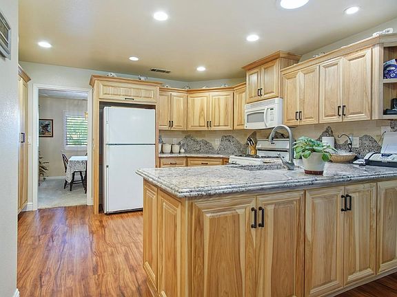 3rd image of 6086 Raymond Ct