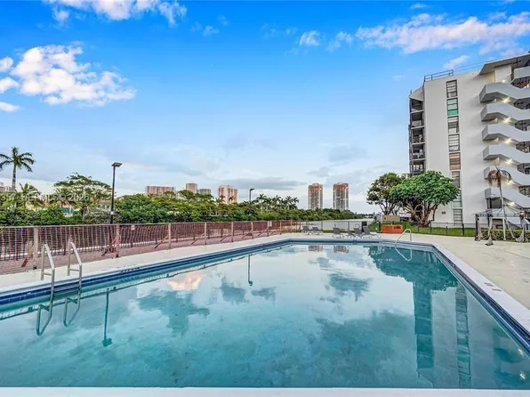 3401 N Country Club Dr #Ei-216, Miami, FL 33180