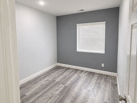 5th image of 8426 Greenpoint Ave #2