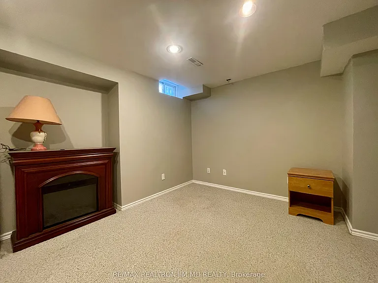 824 College Manor Dr #LOWER — Photo 8