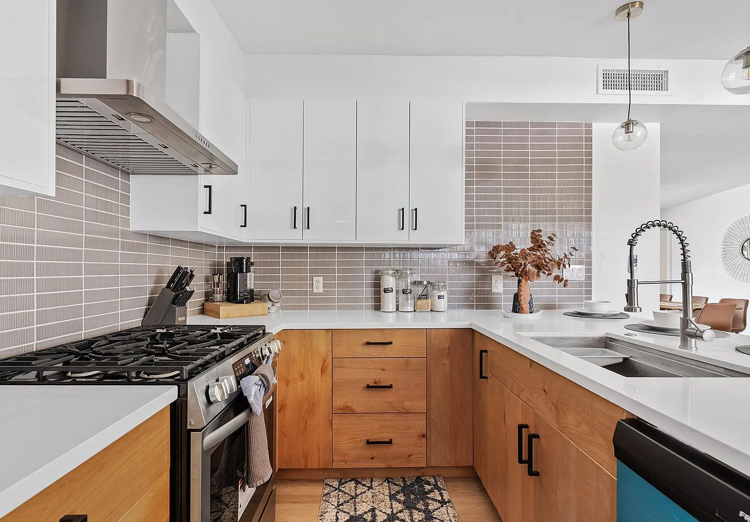 2 bed, 2.0 bath, 1520 sqft, $2,950 — Photo 4