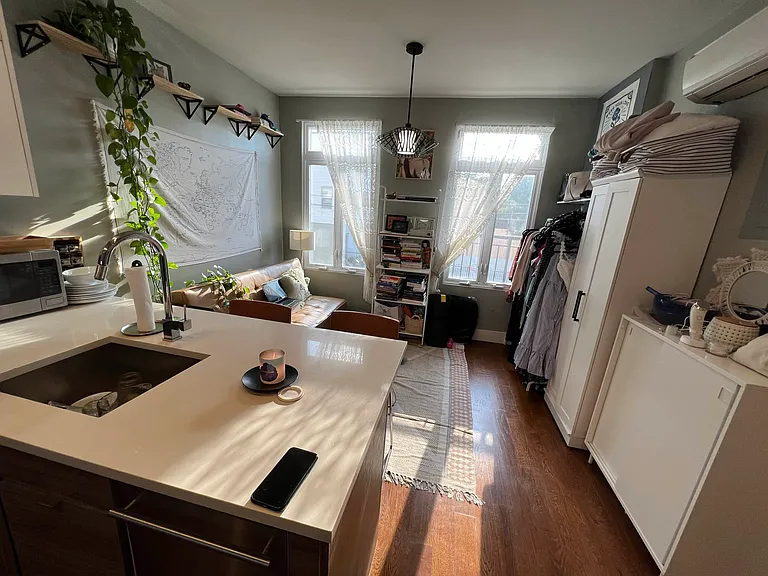 38 Catherine St #2R — Photo 2