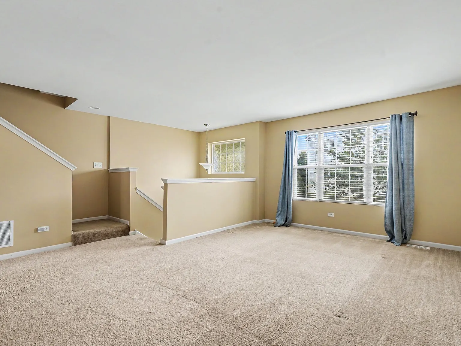 3 bed, 2.5 bath, 1757 sqft, $2,600 — Photo 3