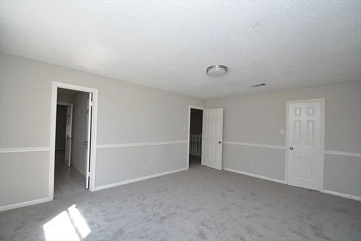 538 Longview Dr — Photo 13