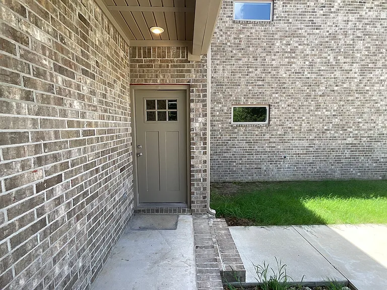 819 Ellis St — Photo 4