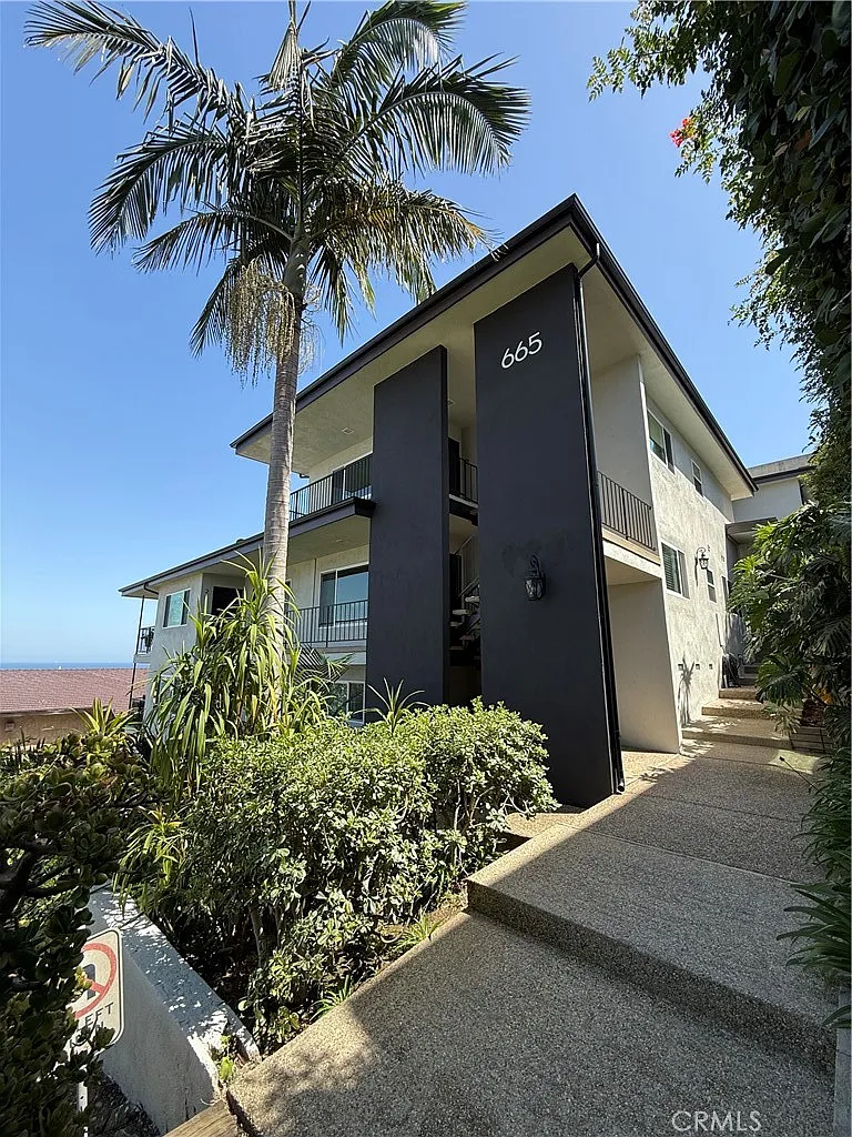 3 bed, 900 sqft, $2,850 — Photo 1
