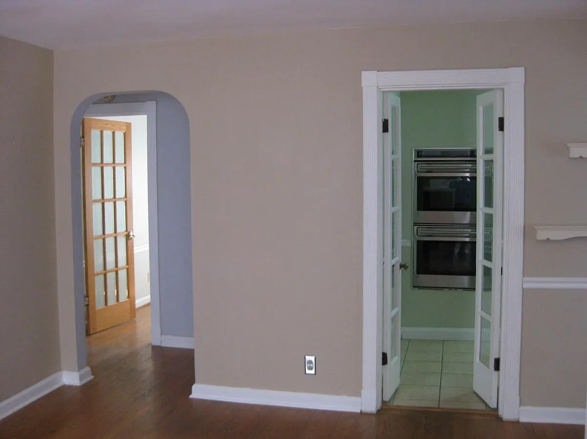 3 bed, 975 sqft, $2,100 — Photo 3