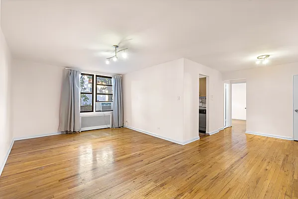 Sold by Thomas Lipovetsky, LREB | media 4