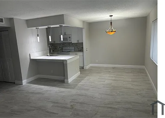 1014 Meadows Cir #1014 — Photo 1