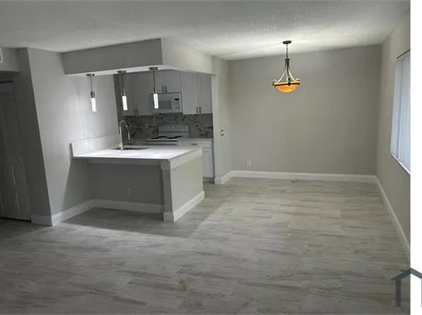 1014 Meadows Cir, Boynton Beach, FL