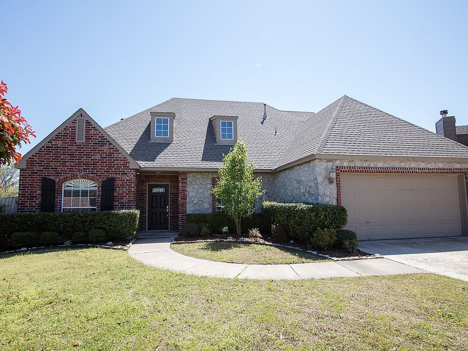 Move in ready! Mostly one-level living with 3 Bedrooms down and pool-sized backyard on quiet cul-de-sac in Jenks Schools! 