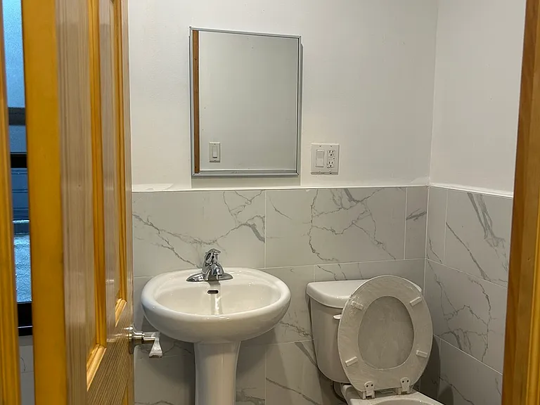 27 Henry St #5B — Photo 6
