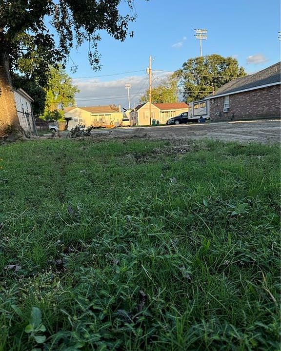 2nd image of 636 Harang Ave