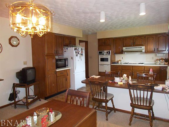 3rd image of 400 E Lilac Dr