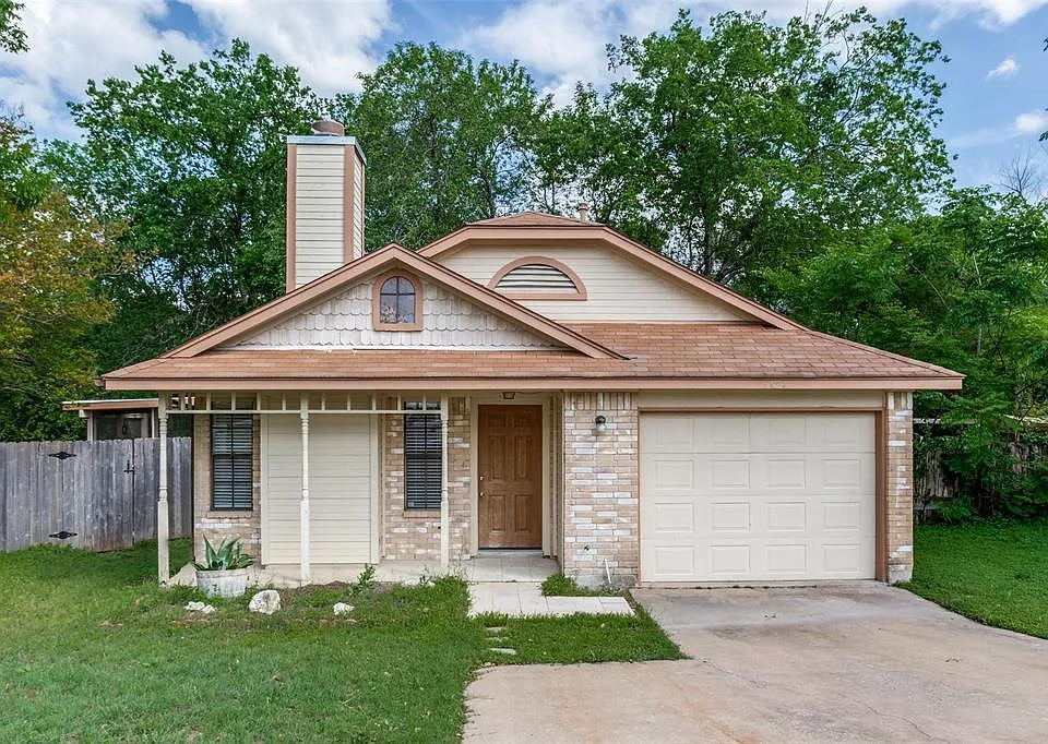 1121 Peggotty Pl