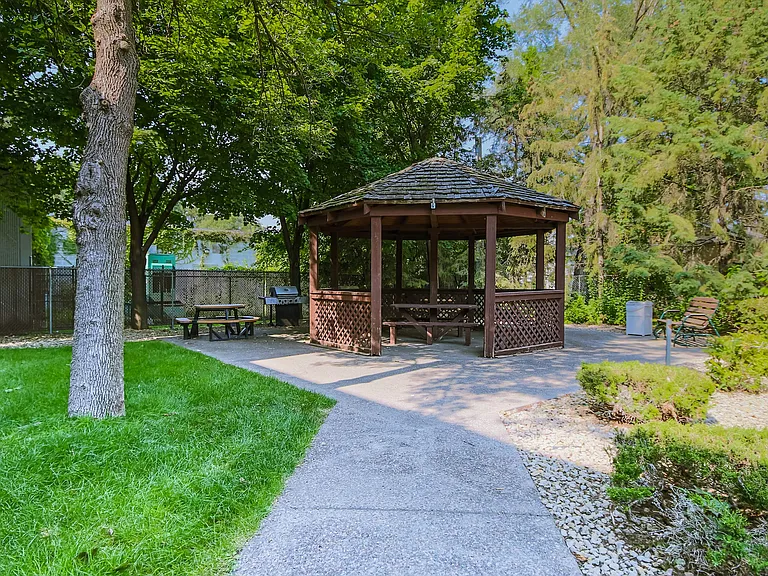 Dellwood Estates — Photo 26