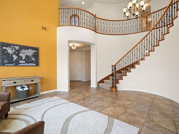 5th image of 20 Los Balcones Pl NE