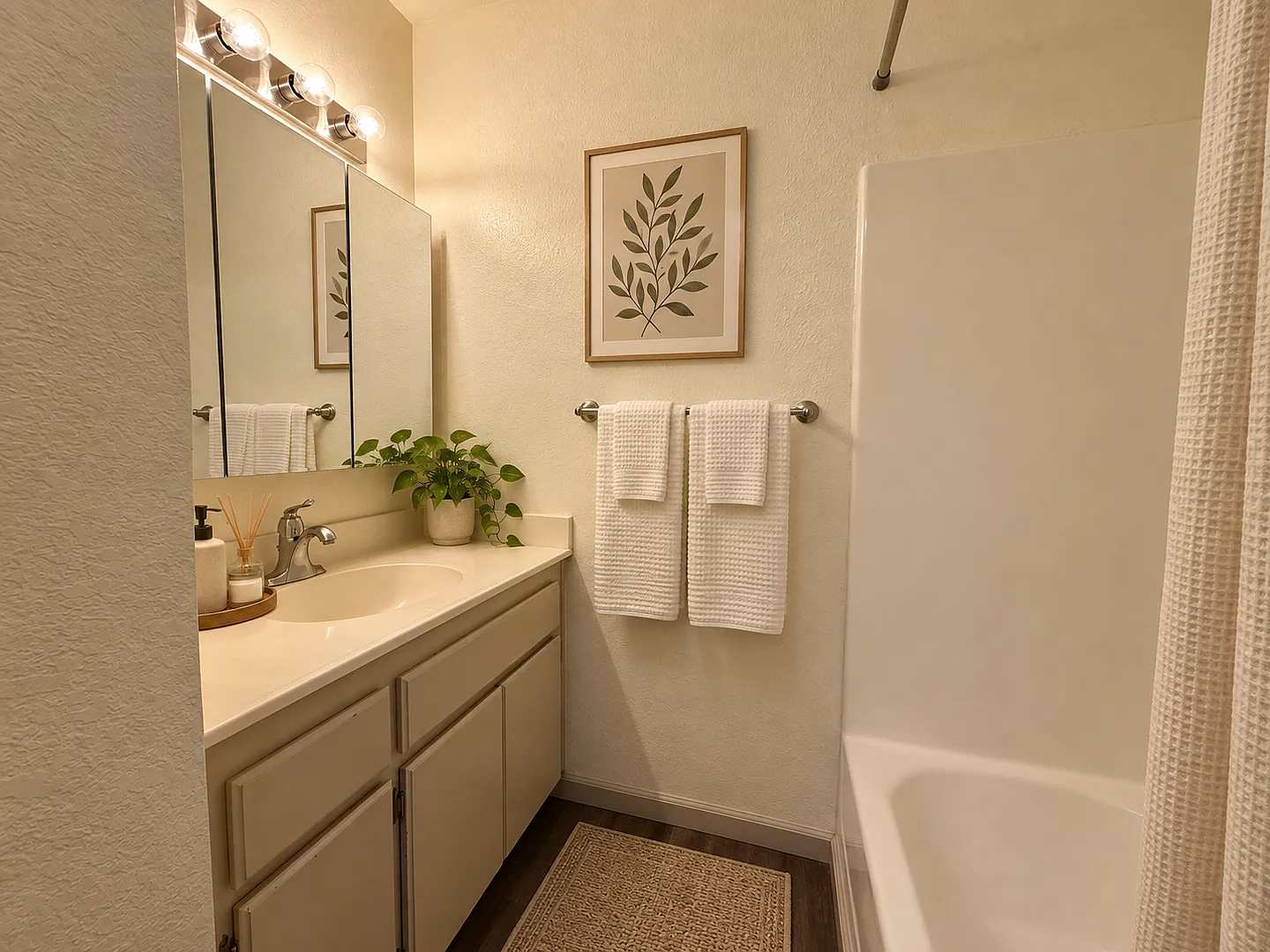 Charming 1 Bedroom Apartment in the Heart of North Park! Air Conditioning! Off Street Parking! — Photo 3