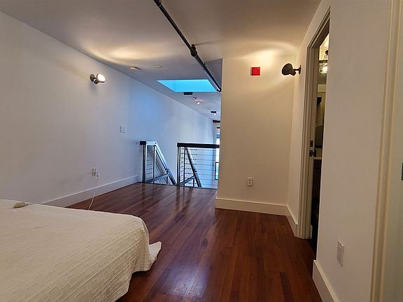 2nd image of 1 Clarence Pl Unit 13