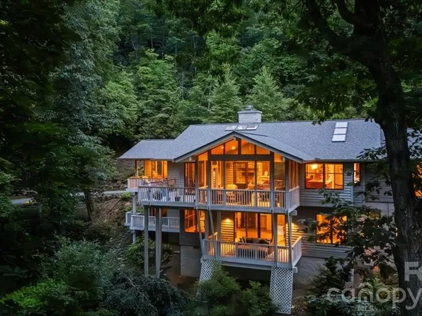 466 Sweetwater Ln, Pisgah Forest, NC 28768