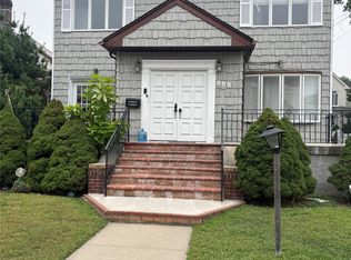 888 Cambridge Rd, Woodmere, NY 11598