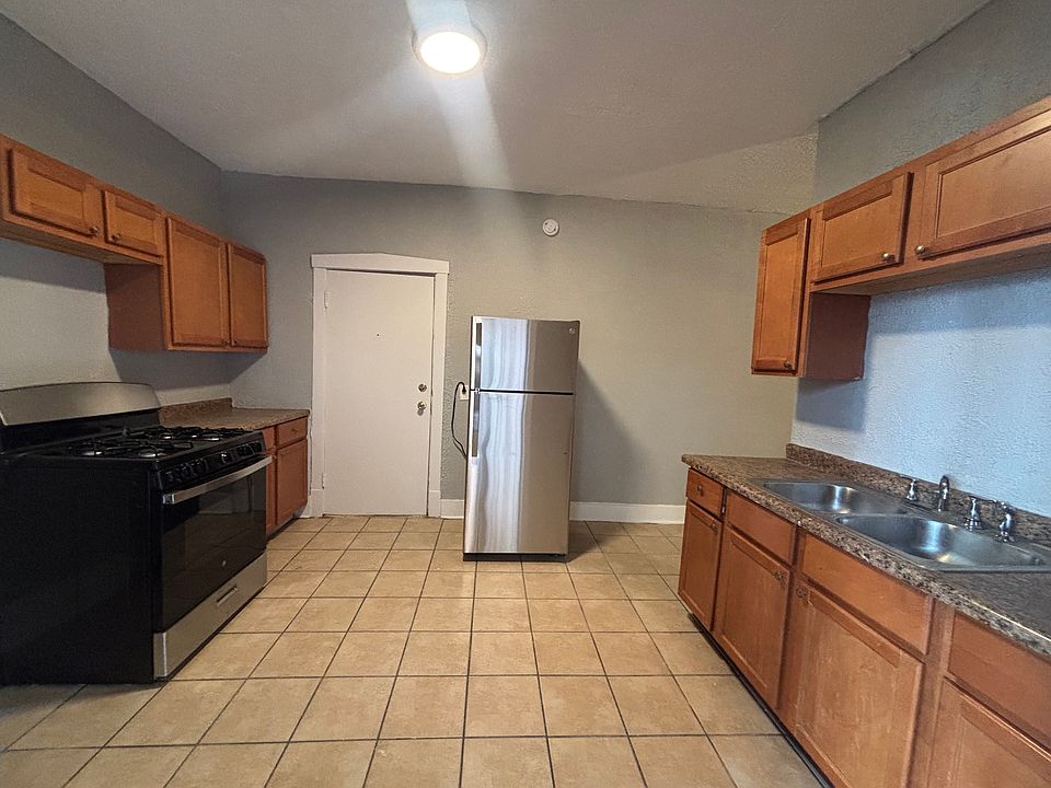 1st image of 5509 S Whipple St #4