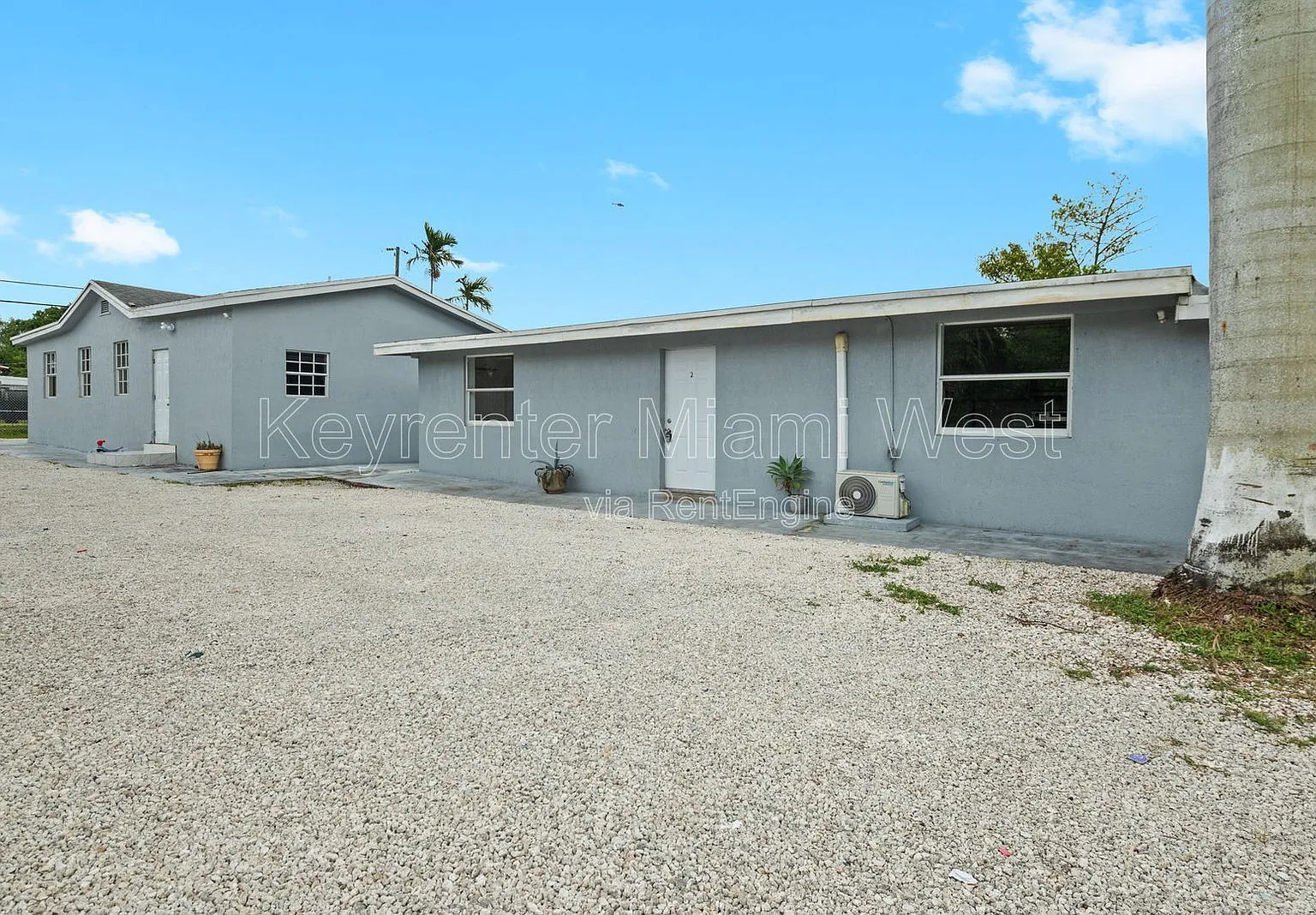 3 bed, 2.0 bath, 1374 sqft, $2,400 — Photo 4