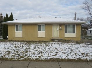 2135 Garry Dr, Troy, MI 48083