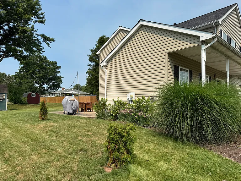 35 Lois Ln — Photo 47