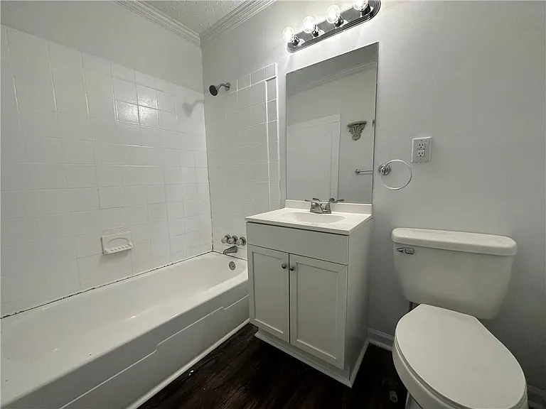 1231 Woodleigh Rd SW — Photo 17