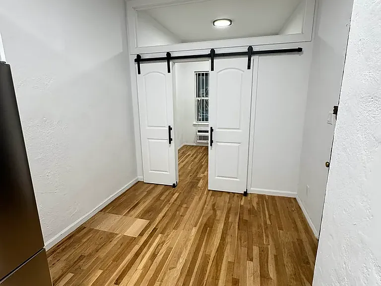 321 E 25th St #1B — Photo 9