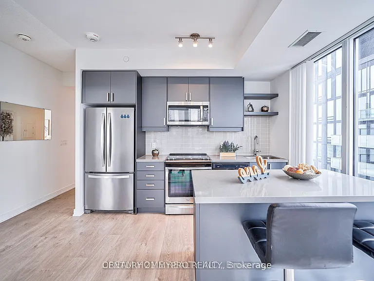 50 Wellesley St E #4002 — Photo 4