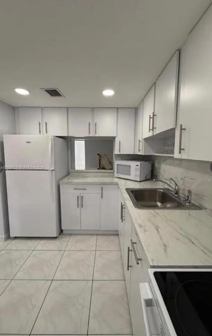 Westland Courts Condo — Photo 3