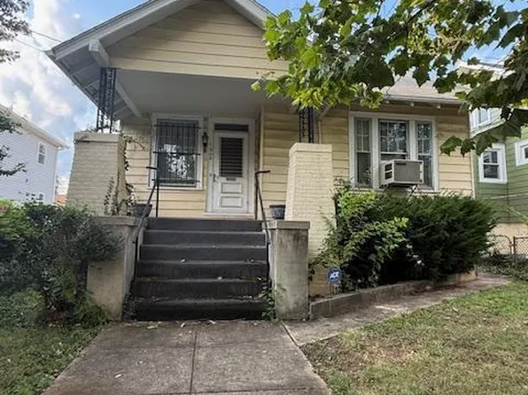 1008 Douglas St NE, Washington, DC 20018