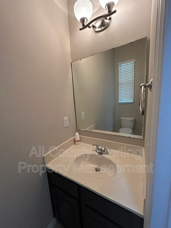 4 bed, 2.5 bath, 2140 sqft, $2,850 — Photo 4