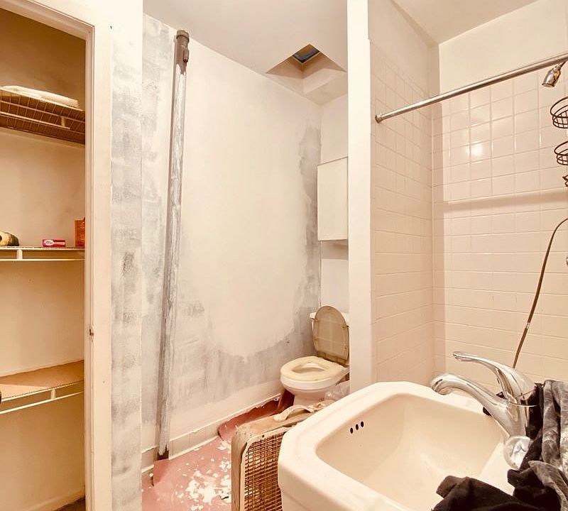 1st image of 275 E 10th St APT A