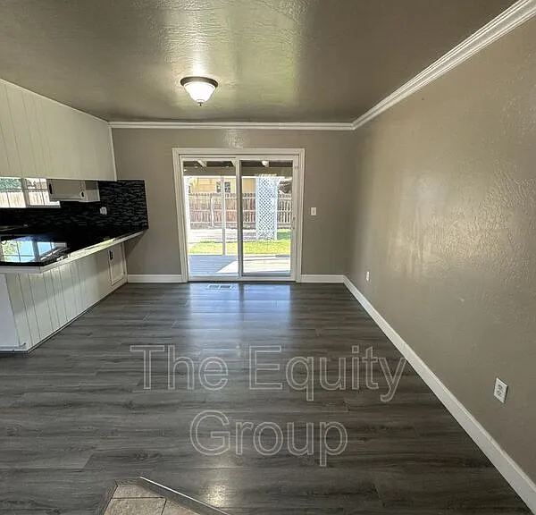 2601 S Kloth Dr — Photo 4
