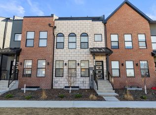 7819 Yorke Rd NW, Edmonton, AB T5G0W7