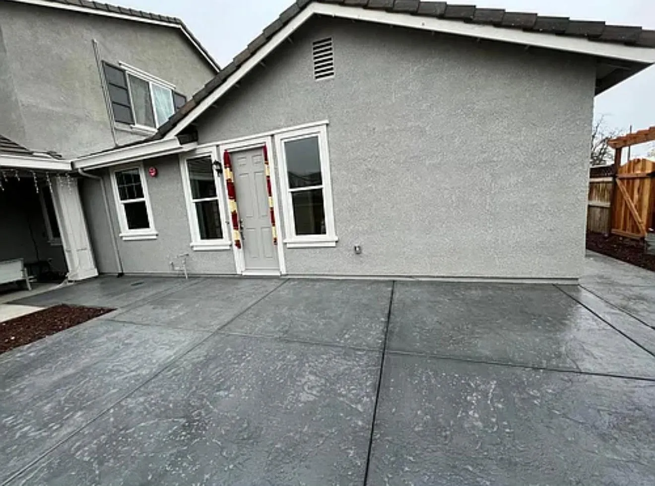 2 bed, 800 sqft, $2,300 — Photo 1